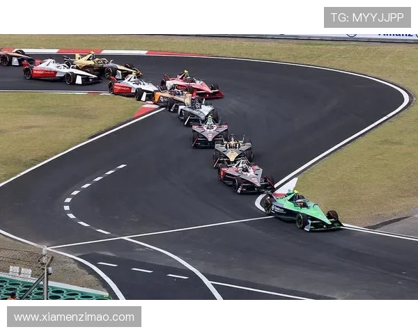 F1赛车赛季激烈角逐 新规则引发车手与车队激烈讨论